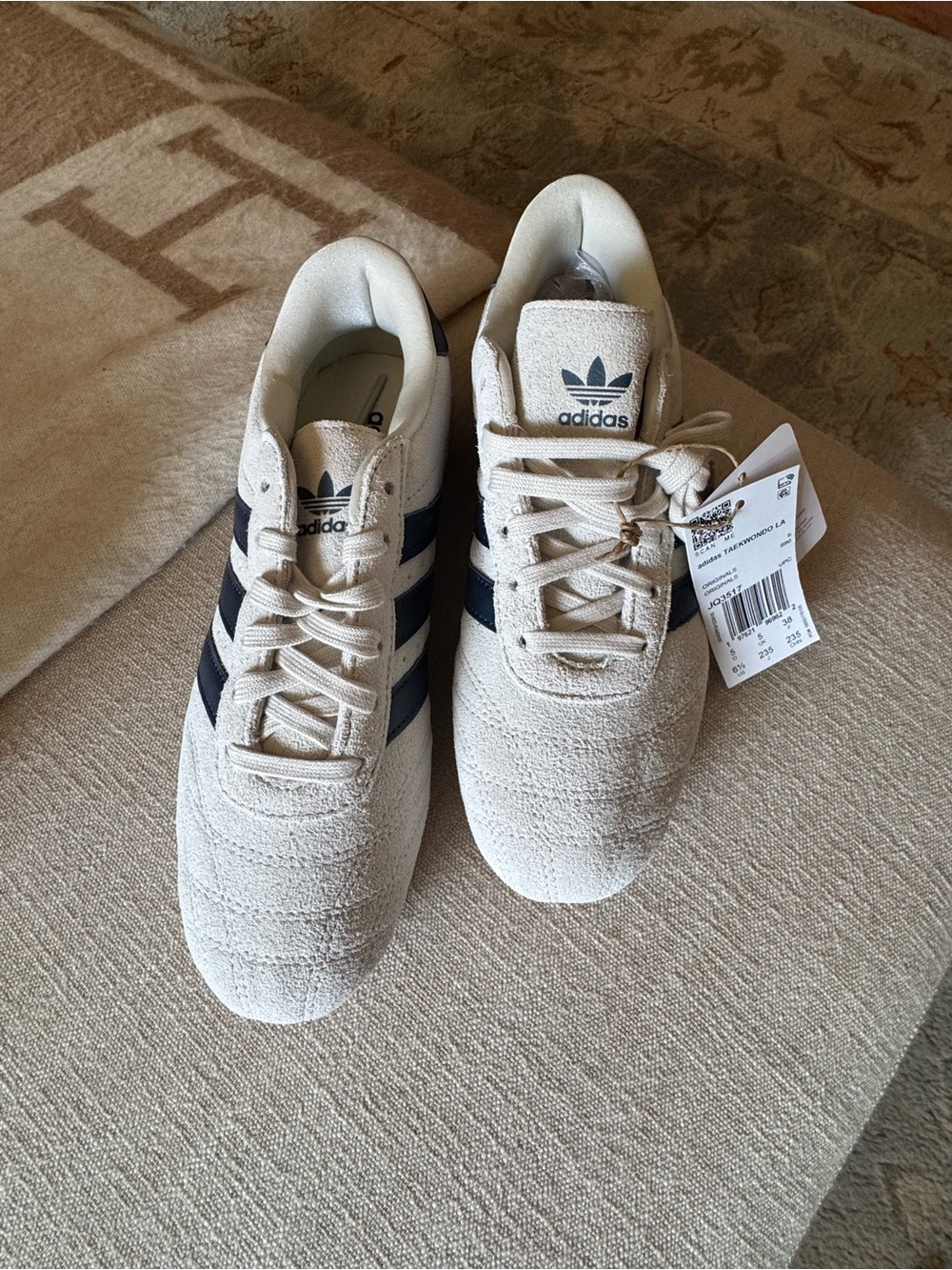 Taekwondo Shoe / Cream White & Navy / Women’s Size 6.5 Extra Laces NO BOX